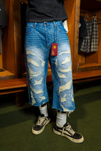 Load image into Gallery viewer, DISTRESSED CAPRI JORTS
